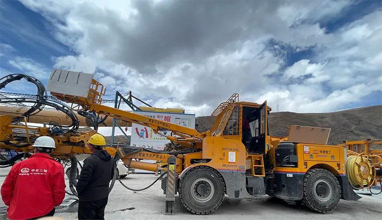 Jumbo Construction Prestressed Test On R25 Self Drilling Hollow Bar 1